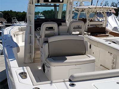 Boston Whaler Outrage 330 before upgrading the drawer unit to a tackle box